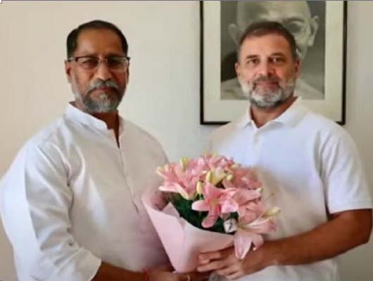 अकाली नेता अनिल जोशी ने मंगलवार को दिल्ली में राहुल गांधी से मुलाकात की।