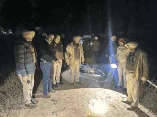 एनकाउंटर के बाद मौके पर पहुंची पुलिस।