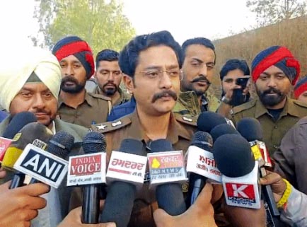 मामले की जानकारी देते एसएसपी वरूण शर्मा