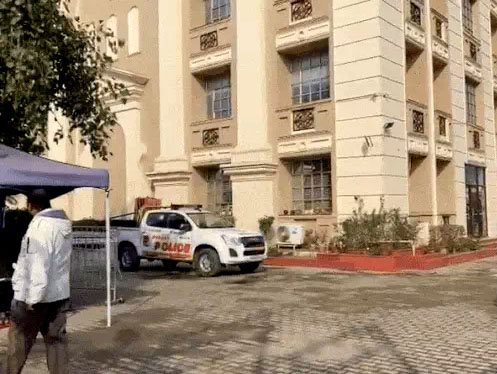 बम धमकी के बाद कैंब्रिज स्कूल में पुलिस जांच कर रही है।