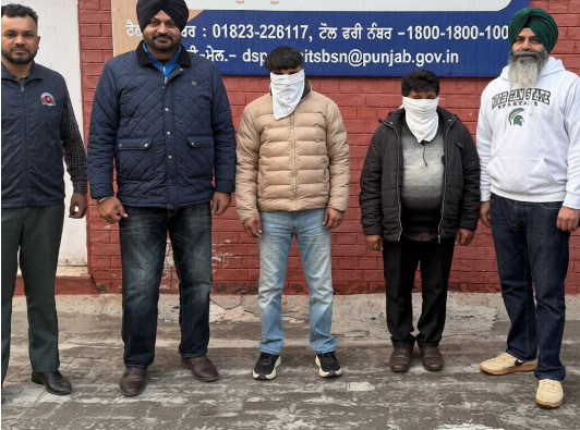 रेंट कलेक्टर और चपरासी जमीन लीज रिन्यूअल के बदले रिश्वत लेते रंगे हाथों गिरफ्तार