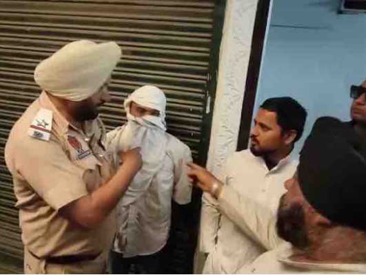 जालंधर शादी के नाम पर तांत्रिक ने की ठगी, मांगने पर दी मारने की धमकी।