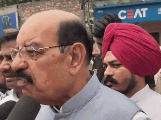 जालंधर में बीजेपी के खिलाफ धरने में पहुंचे कैबिनेट मंत्री मोहिंदर भगत और अन्य