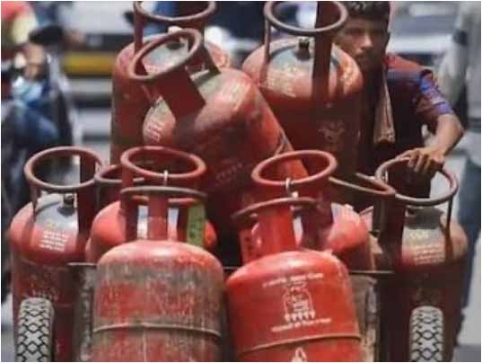 पंजाब-चंडीगढ़ में घरेलू LPG सिलेंडर 29 रुपए महंगा हो गया । (फाइल फोटो)