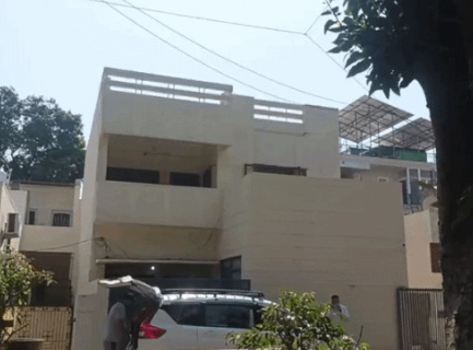 न्यू जवाहर नगर स्थित CA के घर पर रेड हुई है।