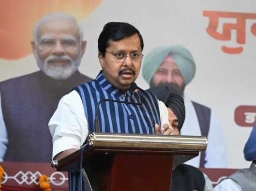 जालंधर में एक मीडिया सम्मेलन में संबोधित करते नितिन नवीन।