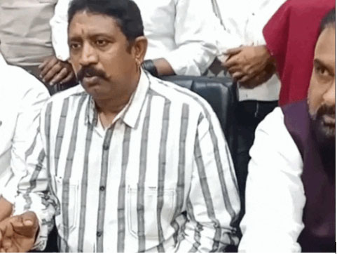वाल्मीकि समाज के लोगों ने की प्रेस वार्ता।