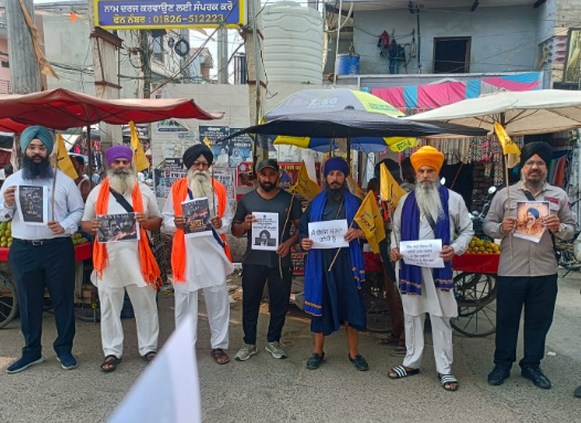नूरमहल के पुराने बस अड्डे पर संगठन के पदाधिकारी प्रदर्शन करते हुए।