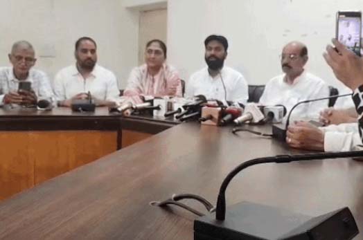 जालंधर में प्रेसवार्ता को संबोधित करते मंत्री मोहिंदर भगत।