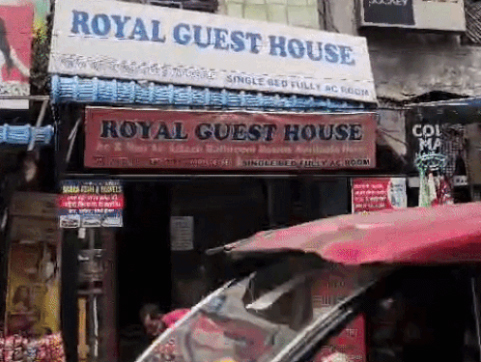 रॉयल होटल, जिसमें युवती की लाश मिली।