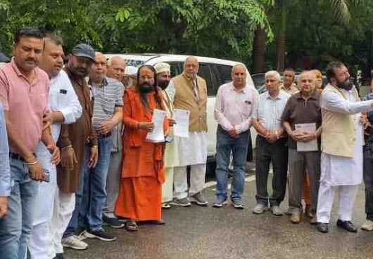श्री देवी तालाब मंदिर में पत्थरबाजी से संत समाज नाराज।
