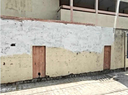 जालंधर में रेडक्रॉस भवन की दीवारों पर लिखे स्लोगन, जिसे मिटा दिया गया है।