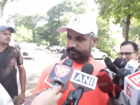 चंडीगढ़ में मीडिया से बात करते अमरिंदर सिंह राजा वड़िंग।
